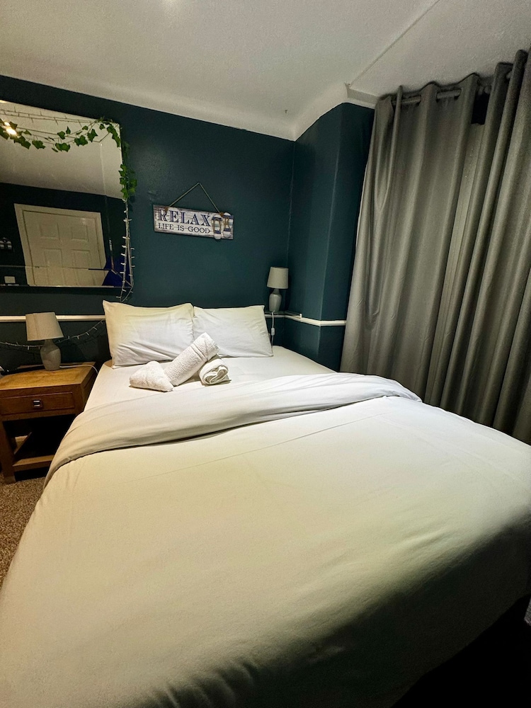 Standard Triple Room, Ensuite photo 2