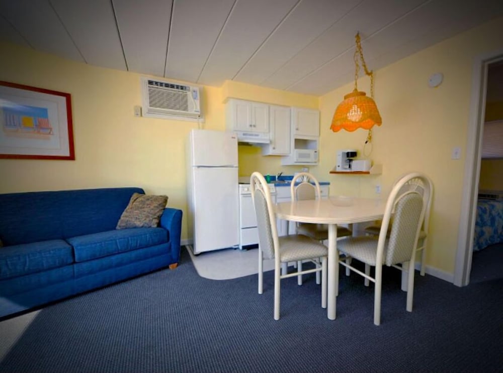 Deluxe Suite, Kitchenette ( Pool View Efficiency) photo 2