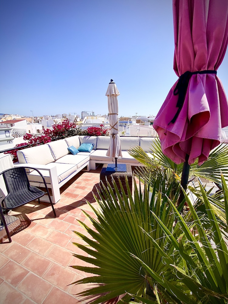 Basic Double Room, Balcony, Partial Sea View photo 2