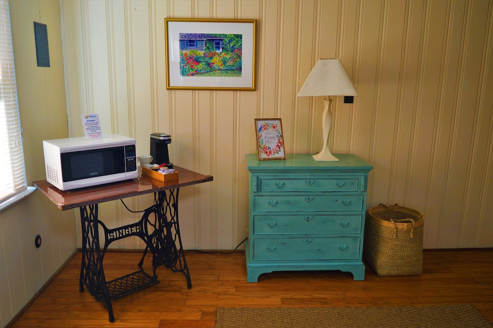 Deluxe Room, 1 Queen Bed, Garden View photo 2