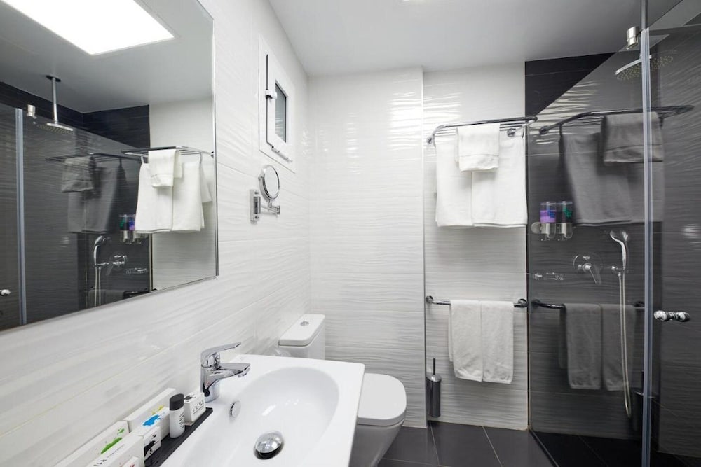 Standard Double Room, Balcony - Photo 13