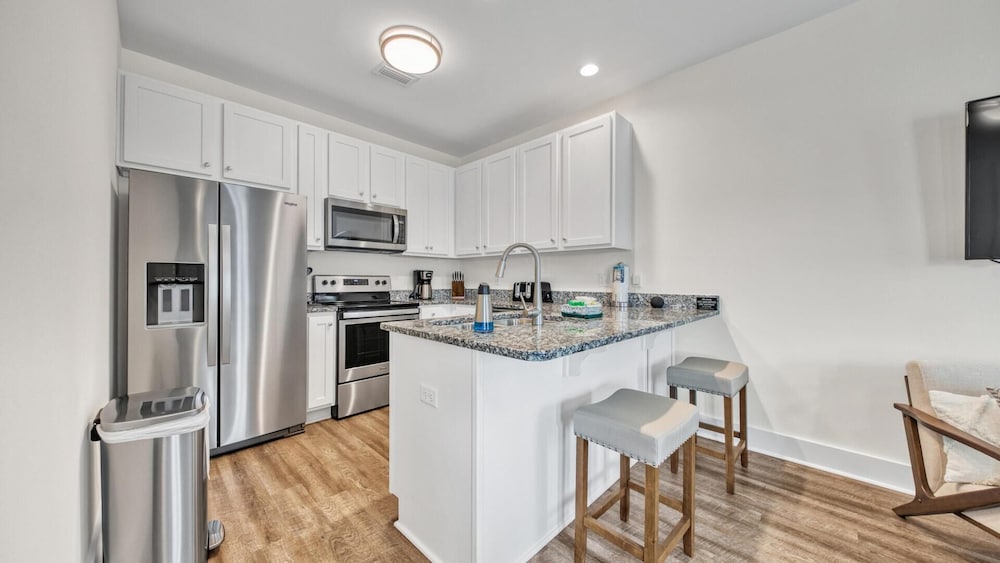 Condo, 1 Queen Bed, Beach View (Hidden Lake Condos 113) photo 2