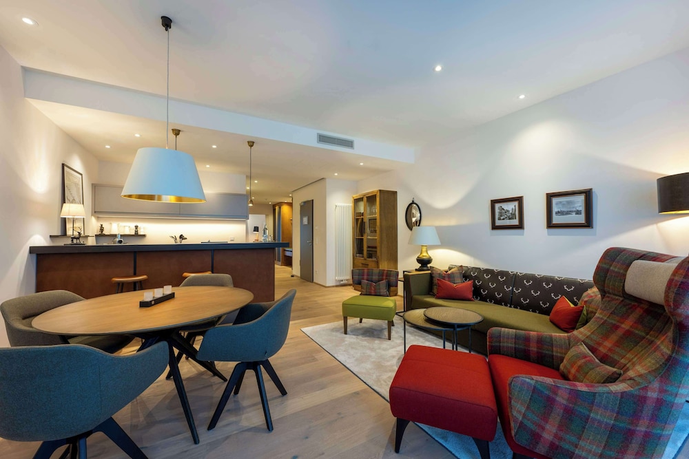 Suite, 1 King Bed, Balcony (Living Room) - Photo 1