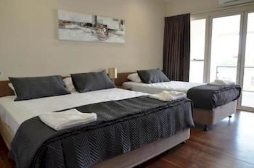 Standard Room (Queen Disabled Room) photo 3