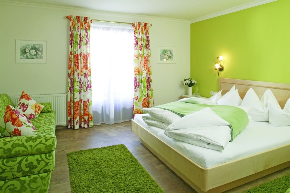 Basic Double Room photo 2