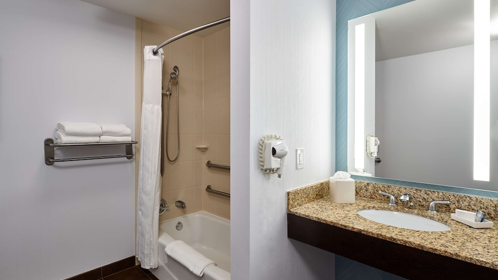 Room, 2 Queen Beds, Accessible (Hearing) - Photo 6