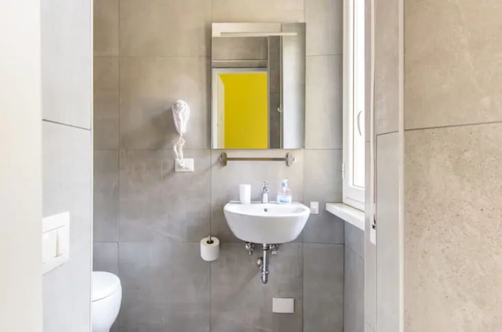 Deluxe Double Room (Yellow) photo 3