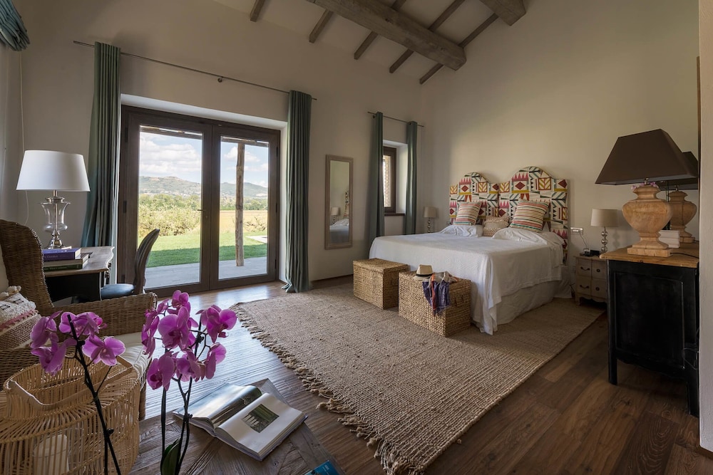 Deluxe Suite (King)