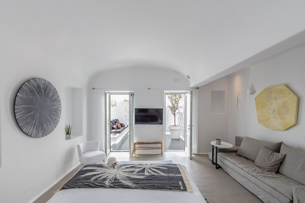 Studio Suite with One King Bed and Sofa Bed (Non Smoking) photo 3