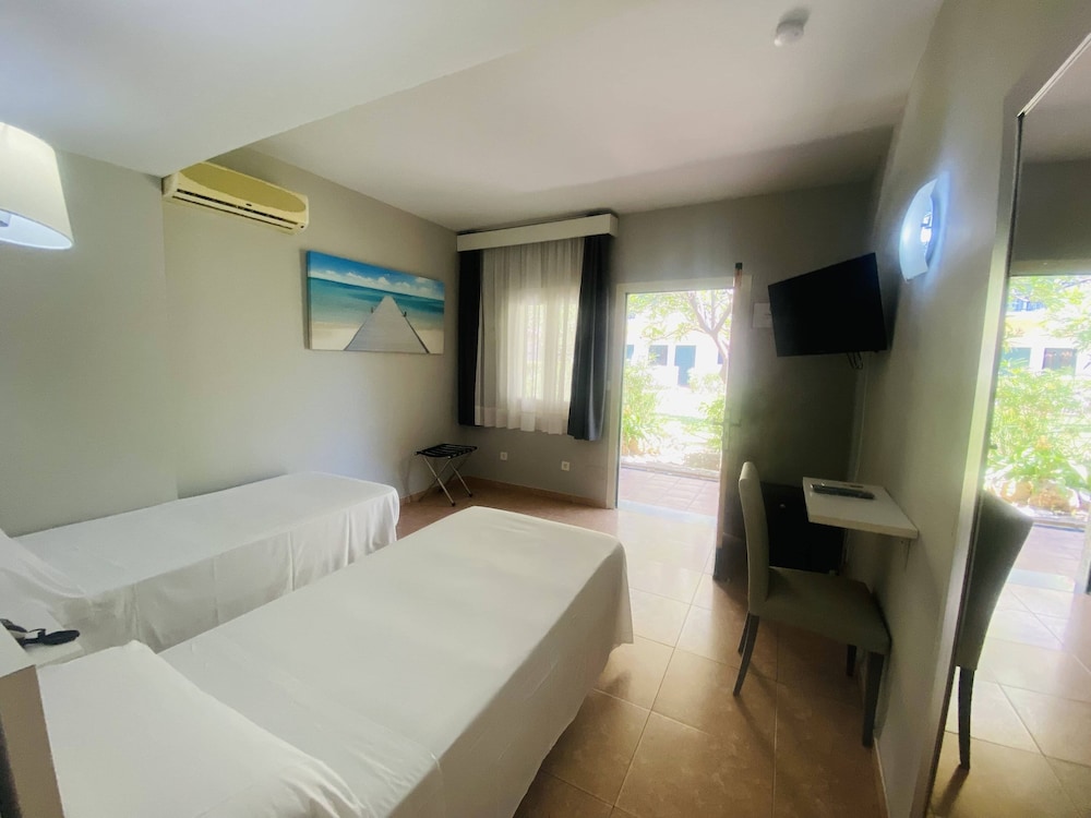 Standard Double Room Single Use, Ground Floor - Photo 3