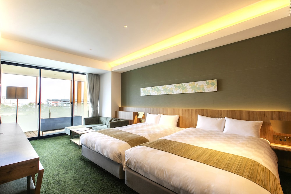 Basic Suite - Photo 1