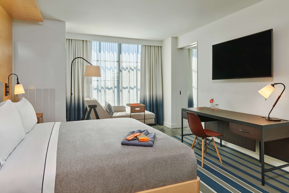 Suite, 1 Bedroom, Corner photo 1