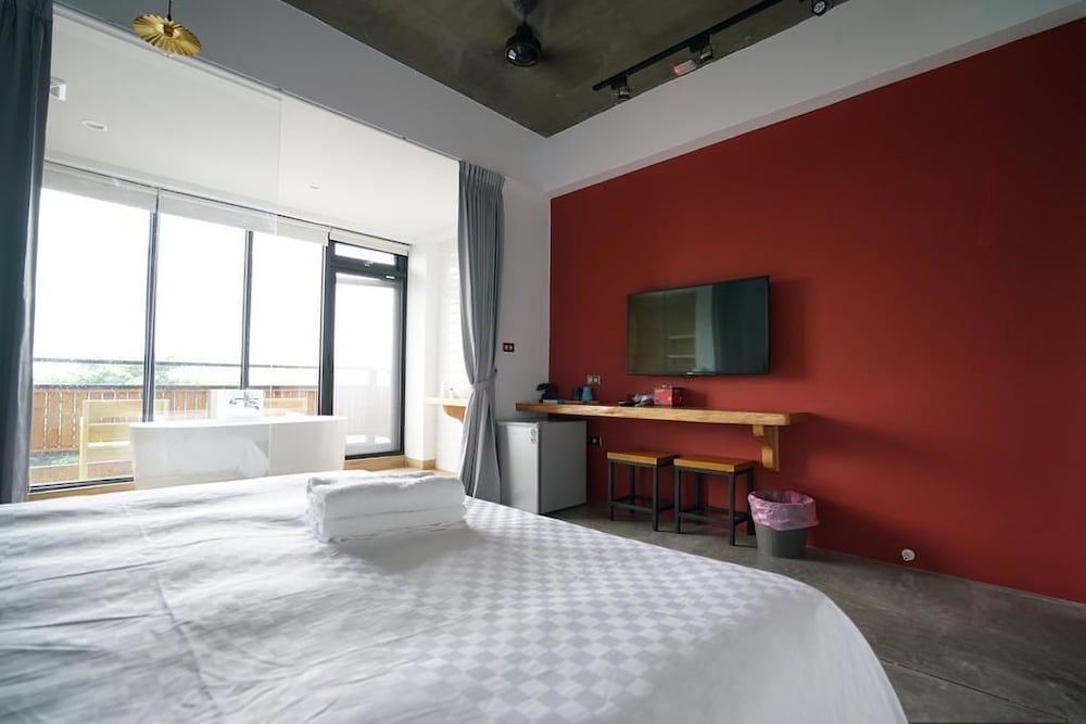 Double Room, Bathtub