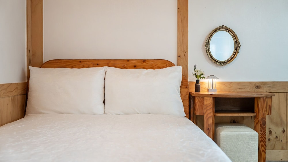 Basic Room, 1 Bedroom (Corn Room (Pet/ Private BBQ))