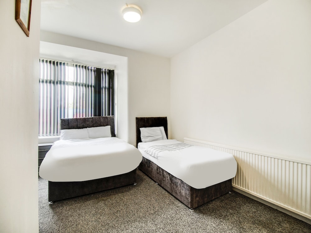 Standard Twin Room, Shared Bathroom photo 2