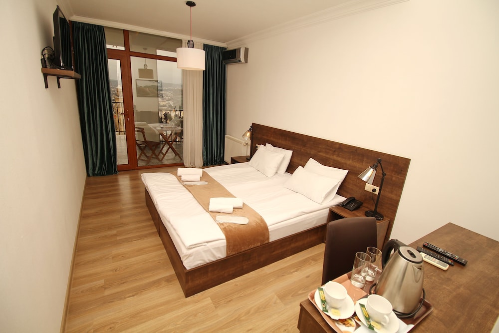 Superior Twin Room, City View photo 2