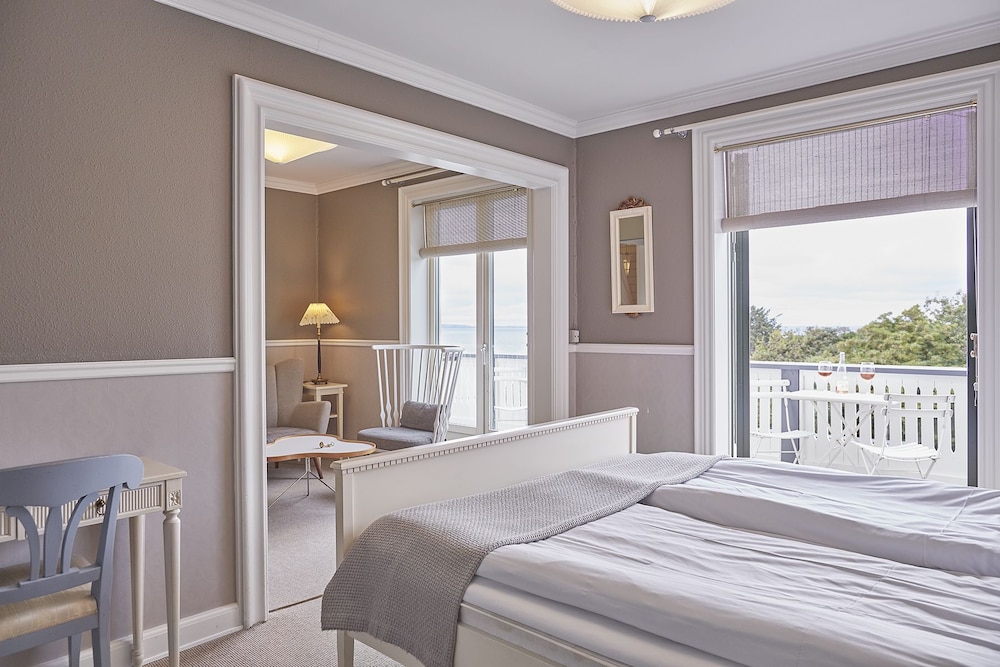 Doubleroom with ocean view and balcony photo 2