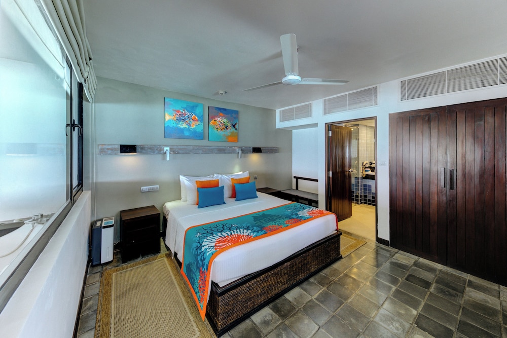 Corner Suite Ocean View with Balcony & Jacuzzi - Discounts (10% on Food and Beverage, 15% on SPA) photo 1