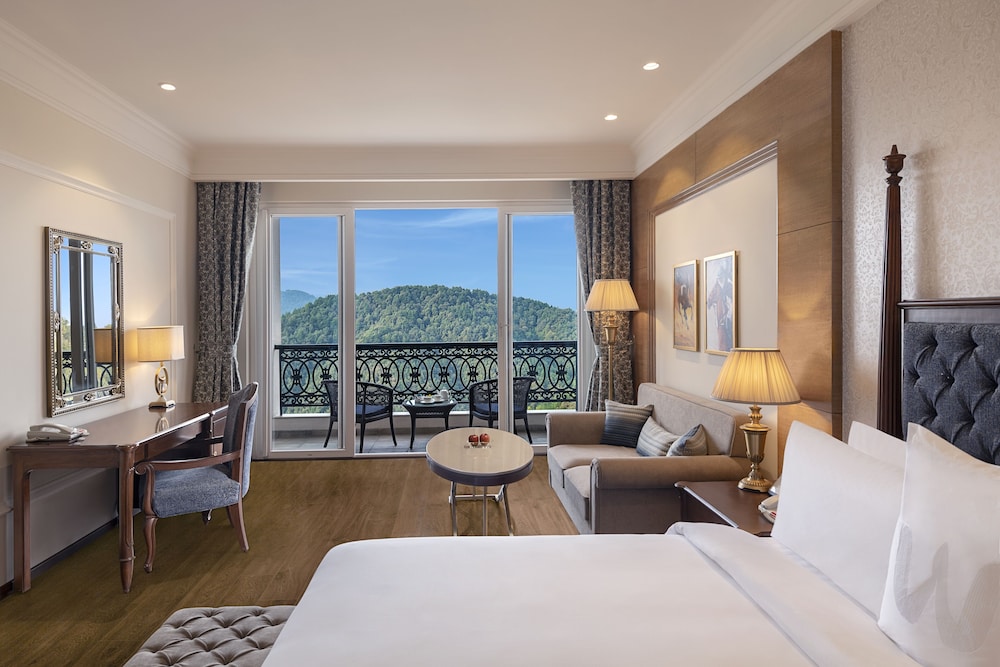 Deluxe Room, 1 King Bed, Mountain View (Superior Room) Deluxe Room, 1 King Bed, Mountain View (Superior Room)