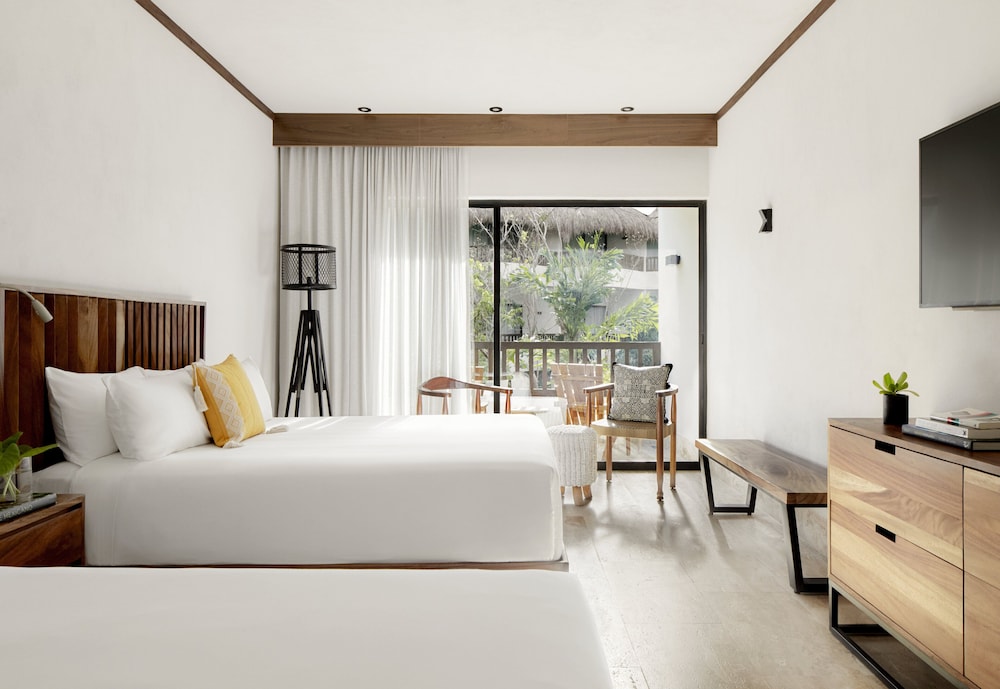 Room, 2 Queen Beds, Balcony (Essential)