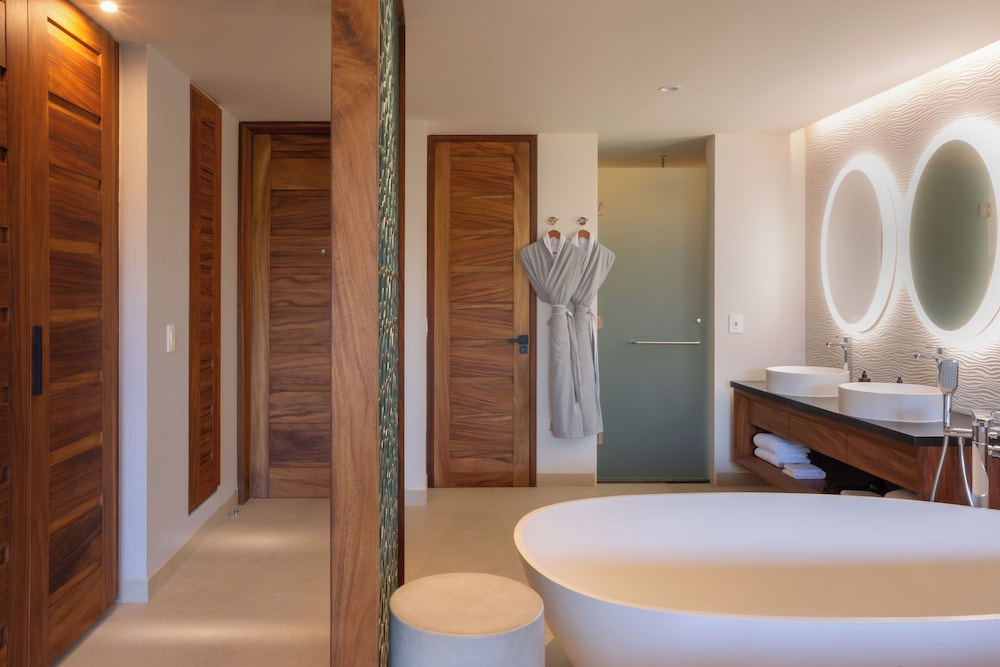 Platinum King Master Suite Ocean Front - Photo 6