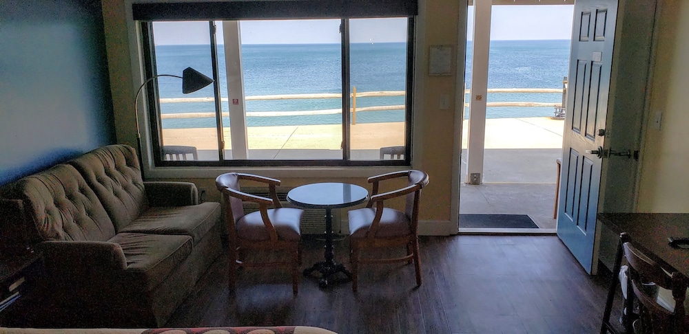 Room, 1 Queen Bed, Kitchenette (South Ocean)