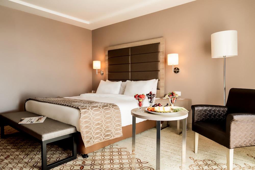 Superior Room, Partial Sea View photo 1