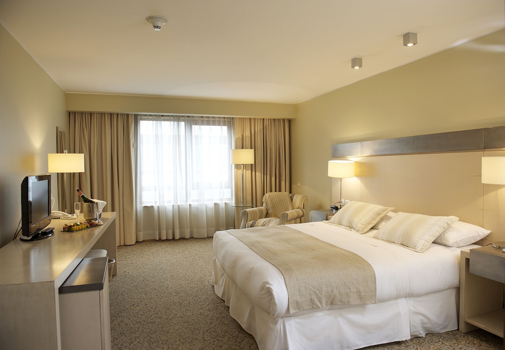 Studio Suite, 1 King Bed, Non Smoking (Volcano View) photo 3