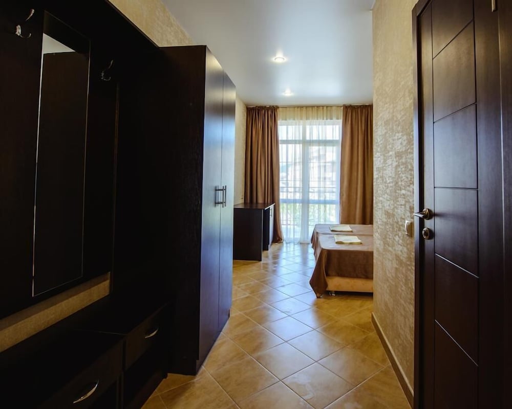 Standard Triple Room, Balcony photo 3