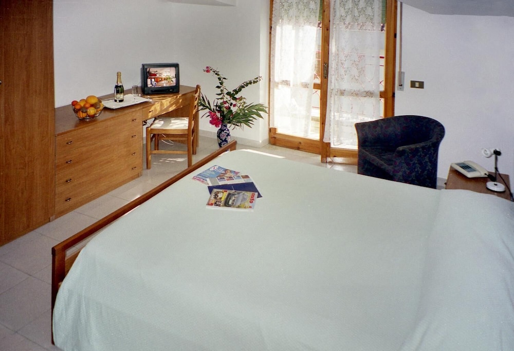 Single Room photo 2