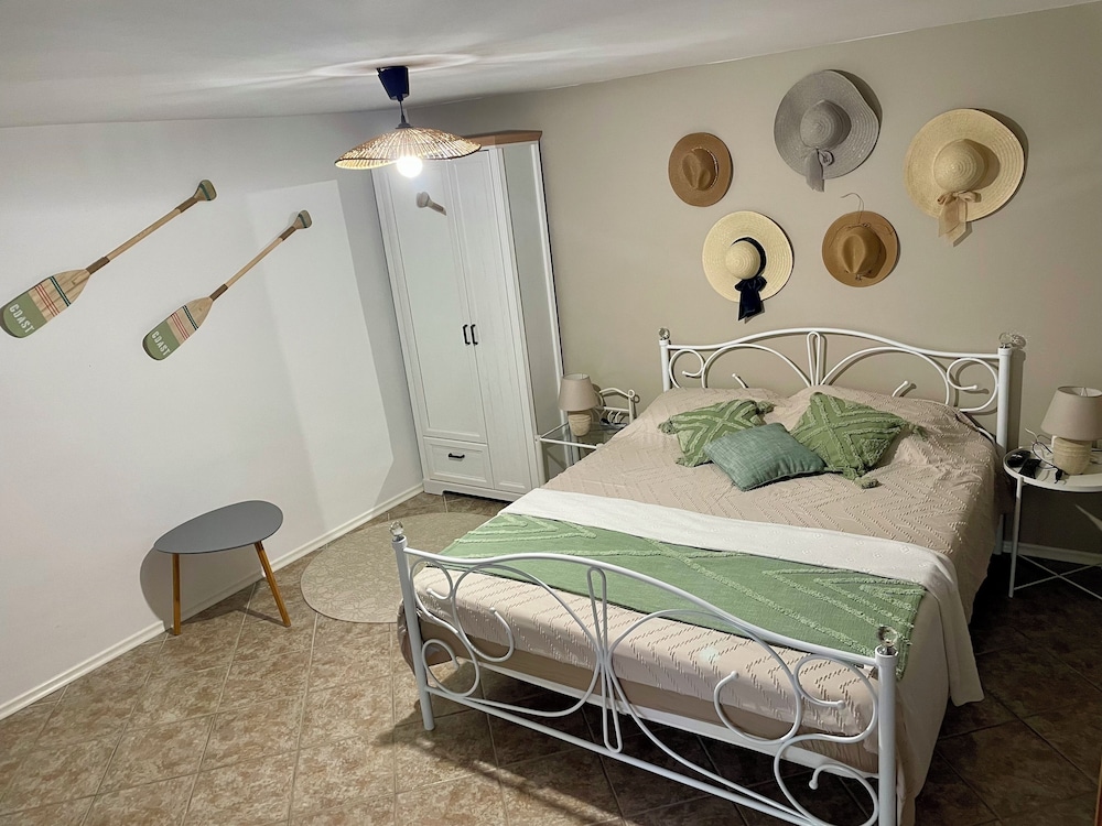 Comfort House, 3 Bedrooms, Hill View, Sea Facing