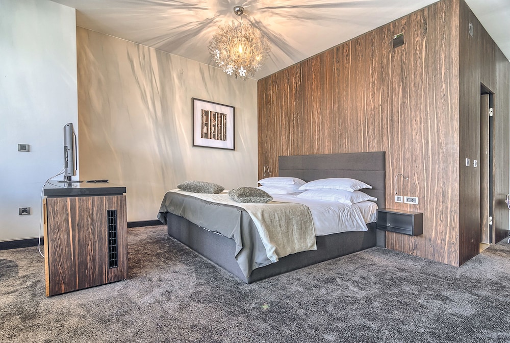 Suite, Sea View