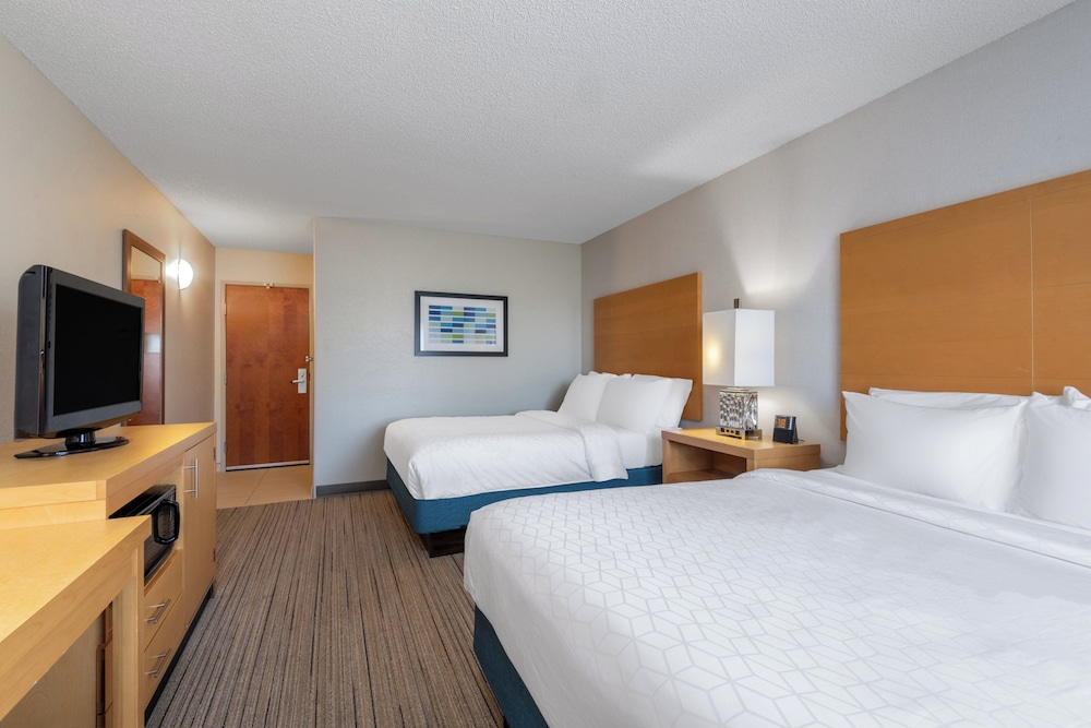 Standard Room, 2 Queen Beds - Photo 1