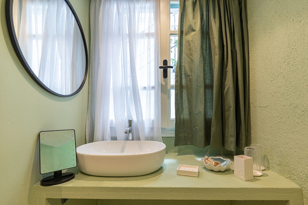 Traditional Studio Suite, Sea View - Photo 15