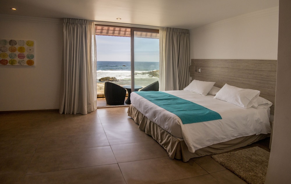 Superior Double Room, 1 King Bed, Non Smoking, Beach View photo 3