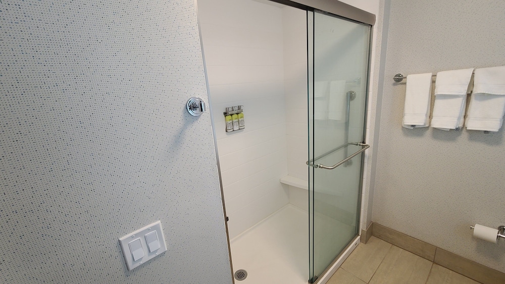Standard Room, 1 King Bed, Accessible, Non Smoking (Communications) - Photo 4