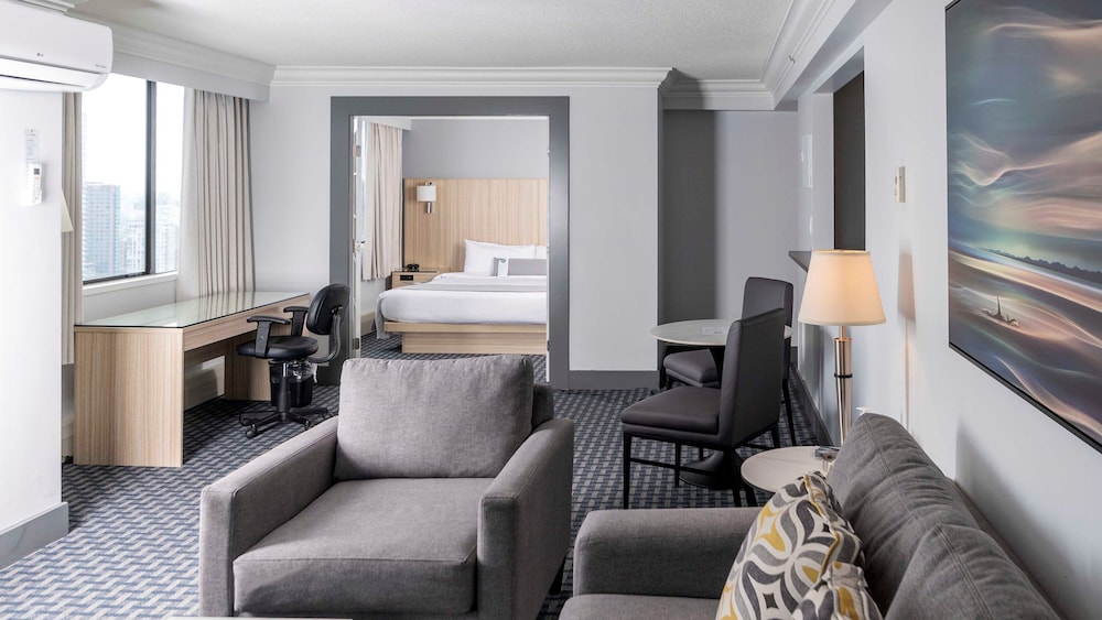 Premium Suite - Photo 1
