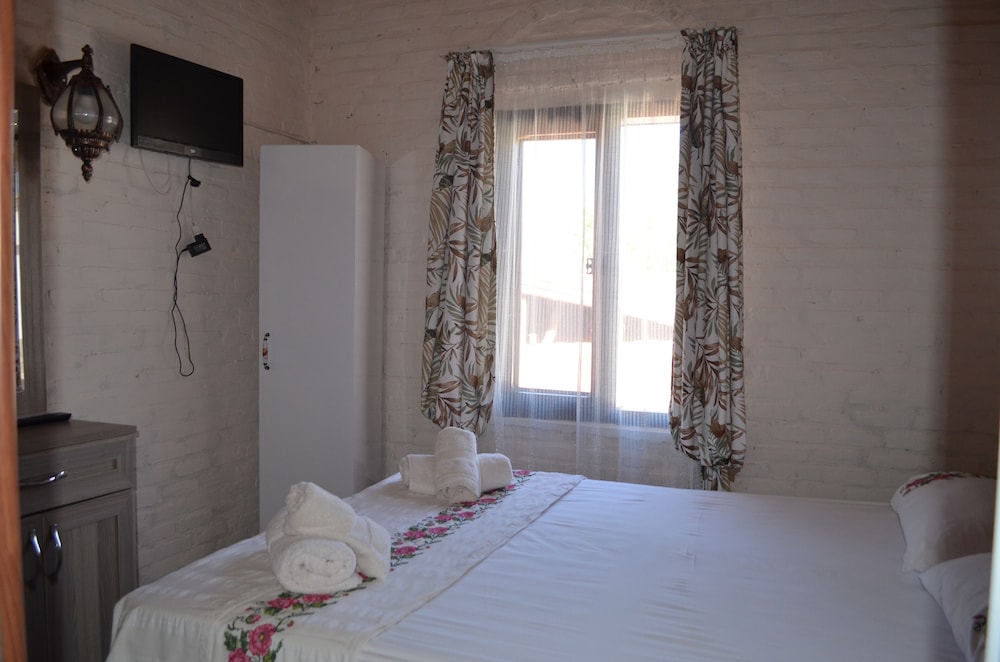 Standard Double Room - Photo 4