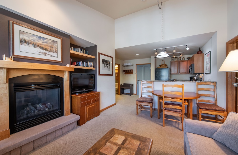 Condo, 2 Bedrooms