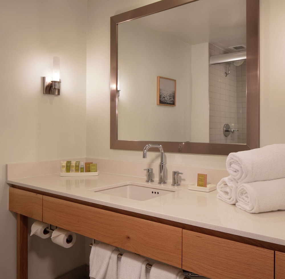 Deluxe Room, 2 Queen Beds (City & Sunset View) - Photo 5