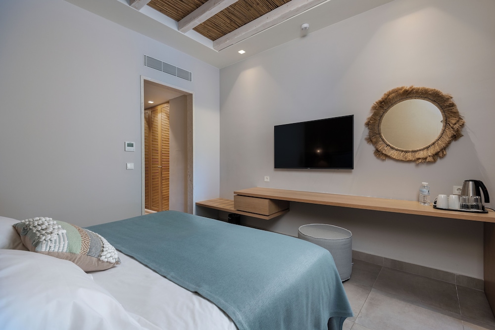 Premium Resort Room Sliding Doors Garden View - Photo 2