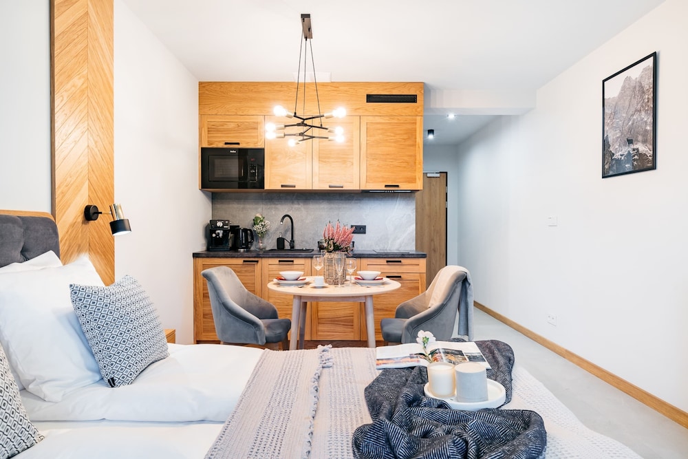 Deluxe Studio Suite