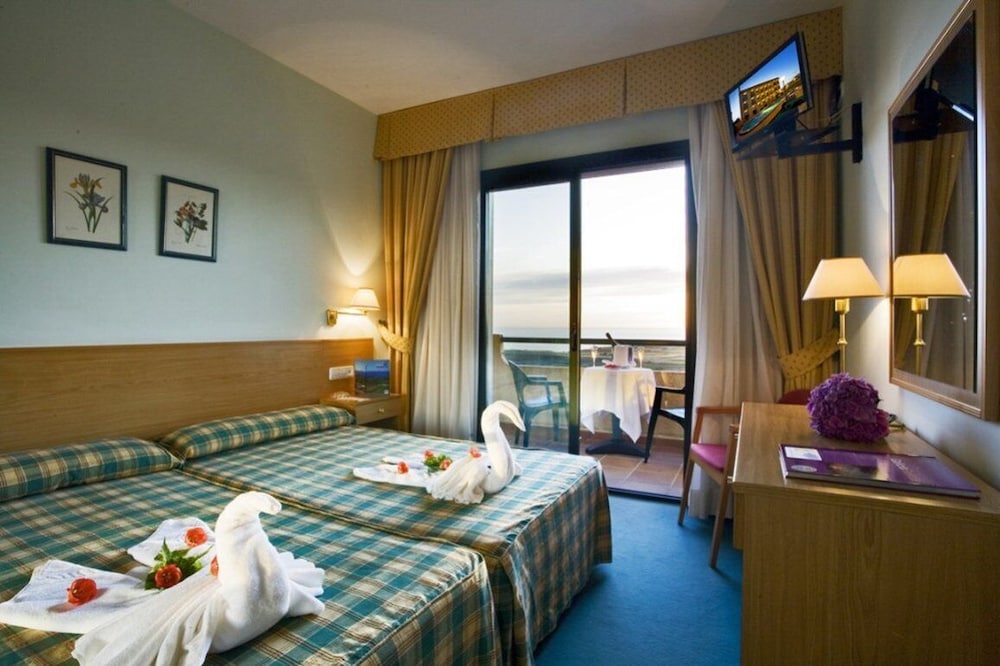 Standard Room, 2 Twin Beds, Sea View - Photo 9