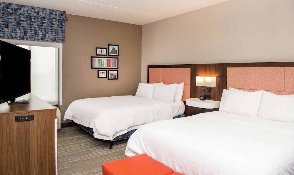Room, 2 Queen Beds, Accessible, Corner (Mobility, Bathtub) - Photo 4