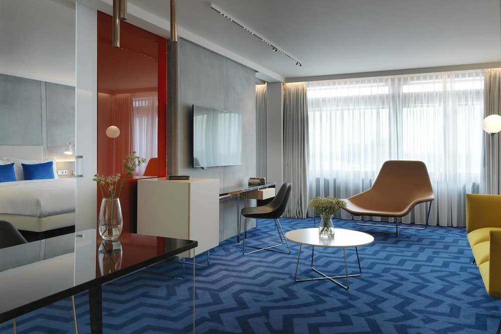 Suite, 1 Bedroom photo 2