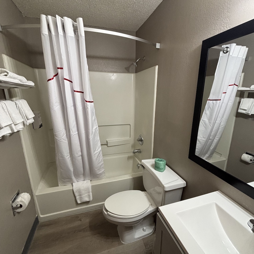 Superior Room, 1 King Bed, Non Smoking - Photo 6