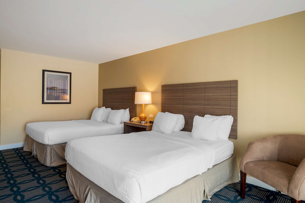 Standard Room, 2 King Beds Beds, Non Smoking, Balcony (Shower Only)