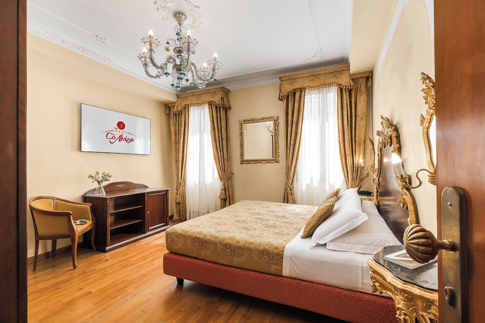 Classic Single Room (Gold)