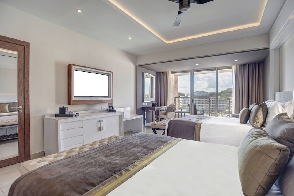 Luxury Junior Suite Ocean View - Photo 2