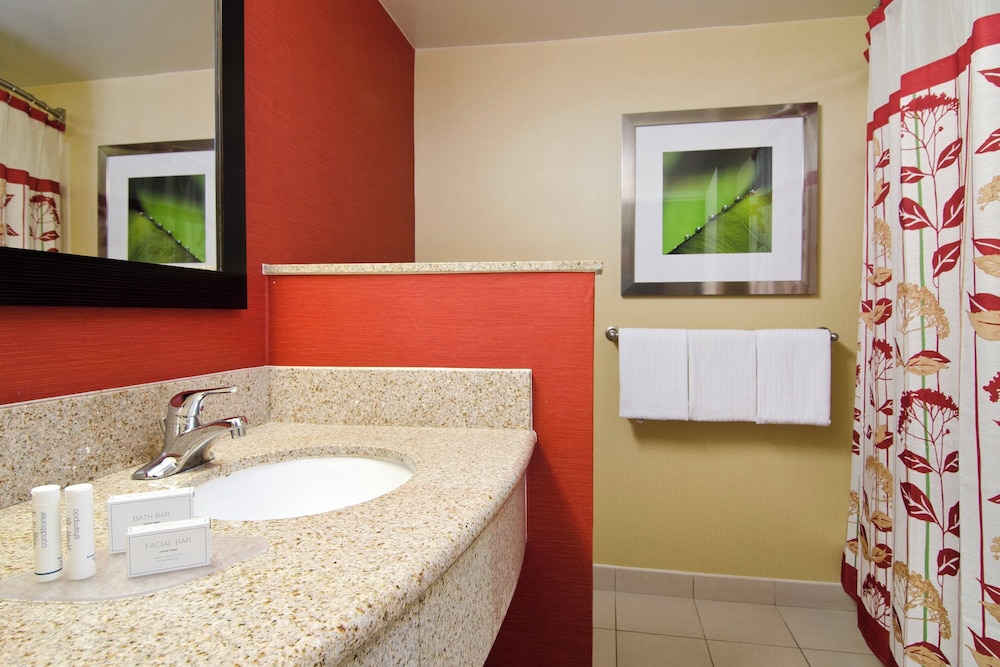 Room, 2 Queen Beds (Mobility/Hearing Access, Roll-In Shwr) - Photo 4